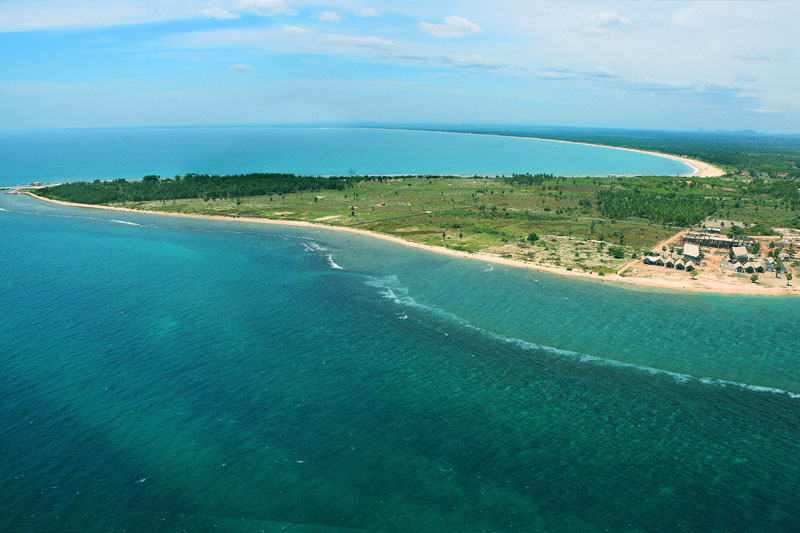 plage terre vert mer océan