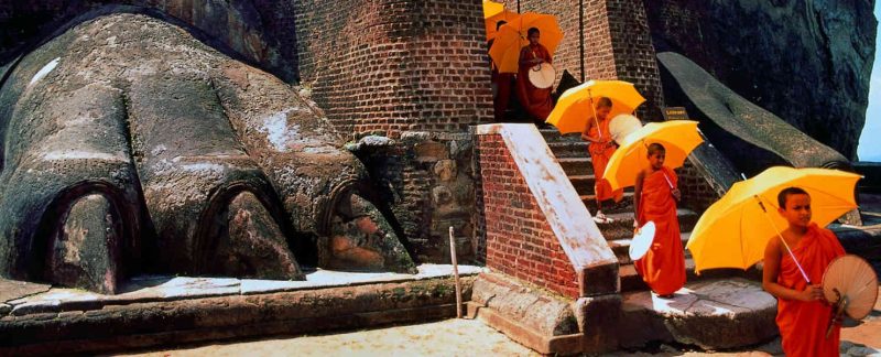 Moines au Rocher du Lion Sigiriya