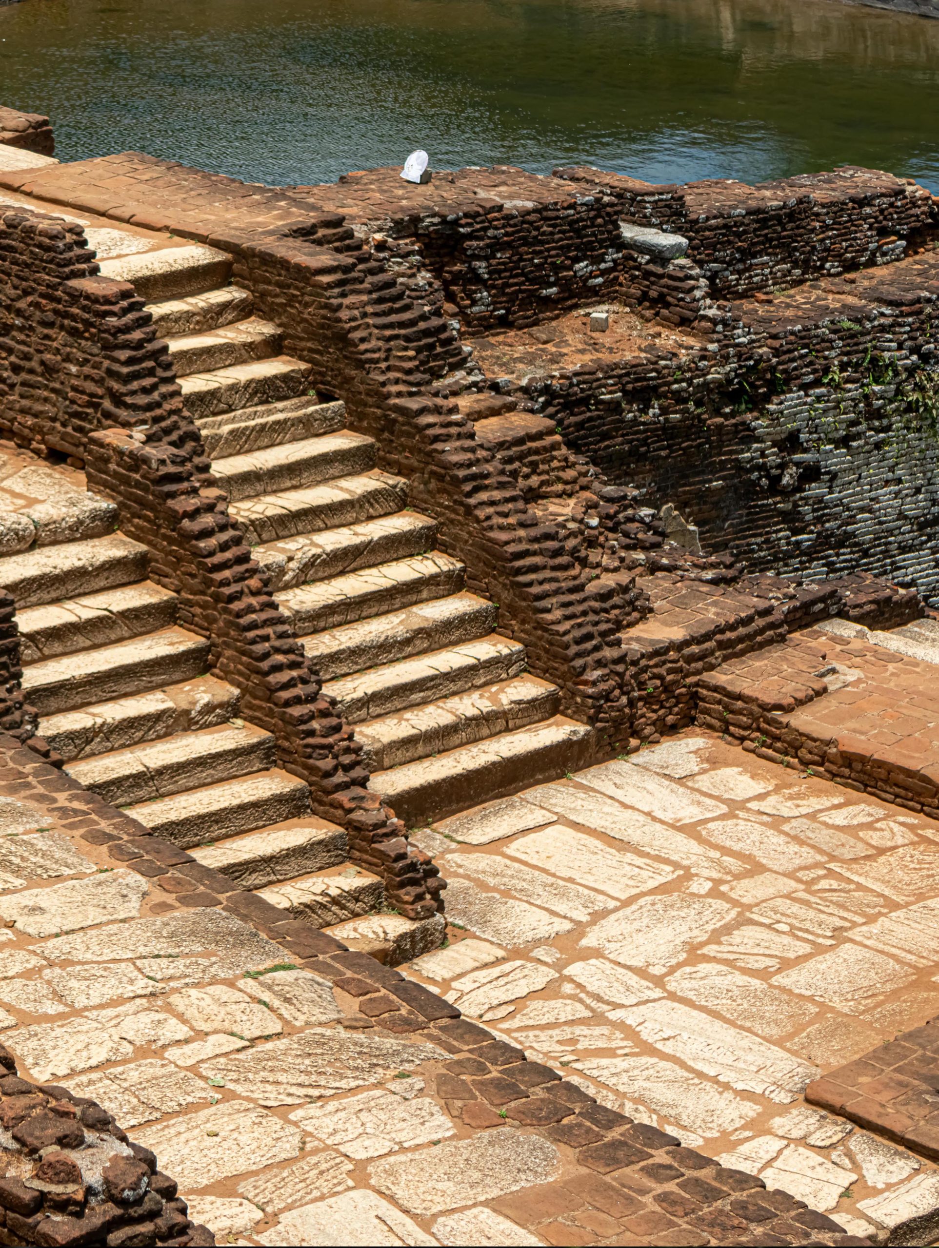 Escaliers et jardins royaux du Rocher du Lion de Sigiriya, Sri Lanka