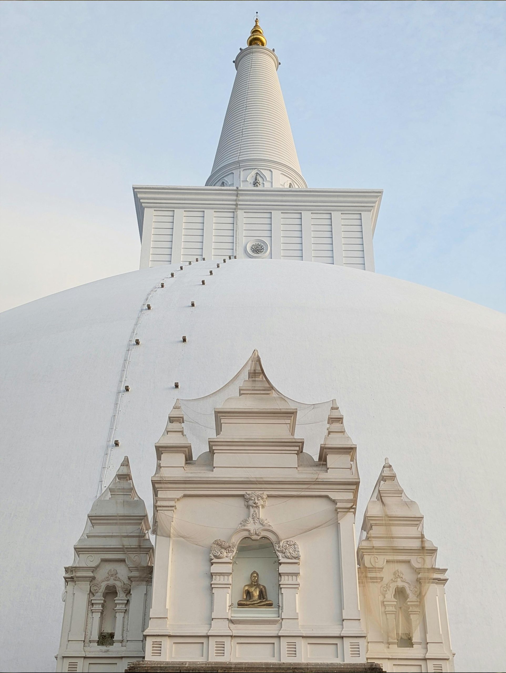 Stupa du temple bouddhiste Seruvila Mangala Raja Maha Vihara, Trincomalee